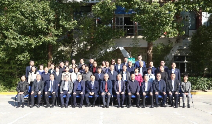 21116216f105903a3d5d26f07e11b191