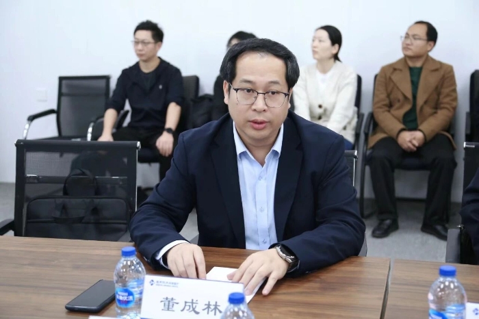 ef92a6183bd27e8ccd77b11696373a09